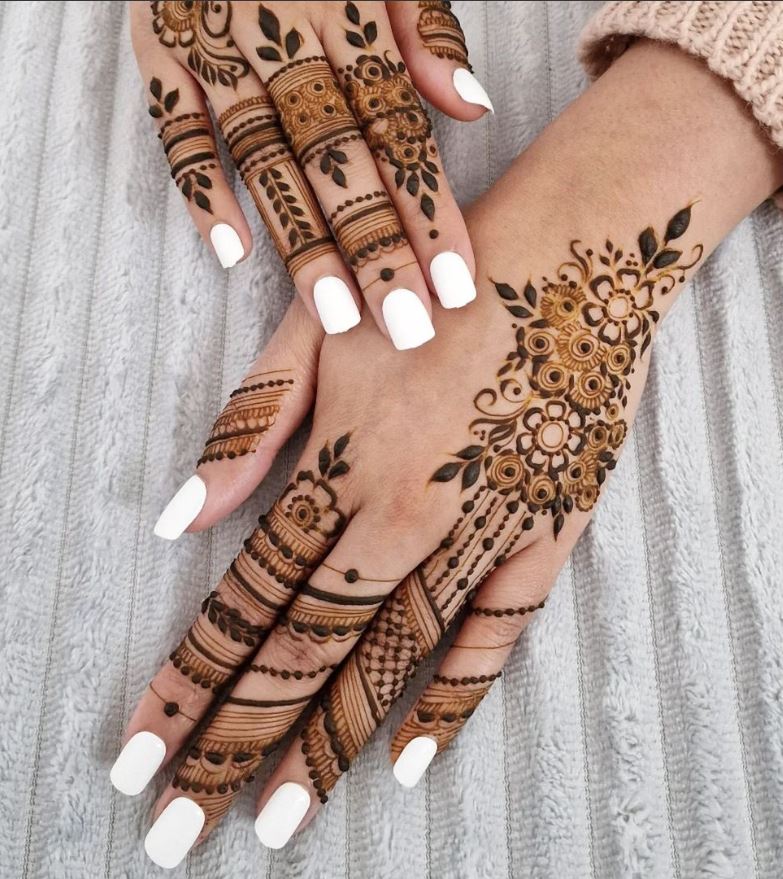 Arabic front hand simple mehndi wedding mehndi design 2025.