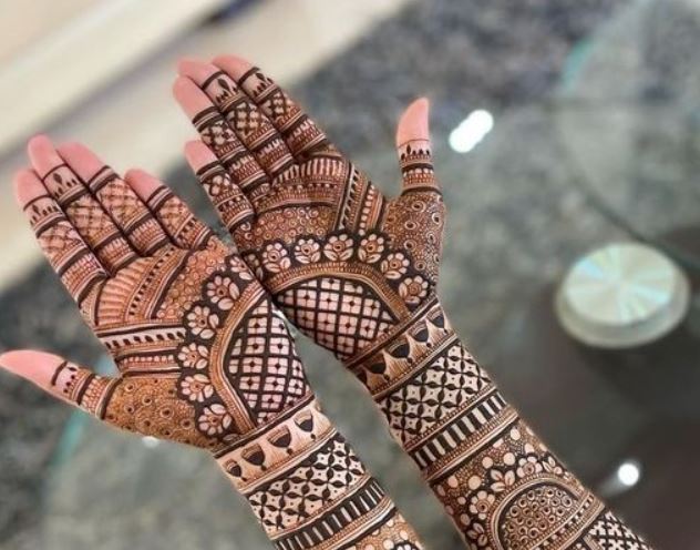 Arabic front hand simple mehndi wedding mehndi design 2025.