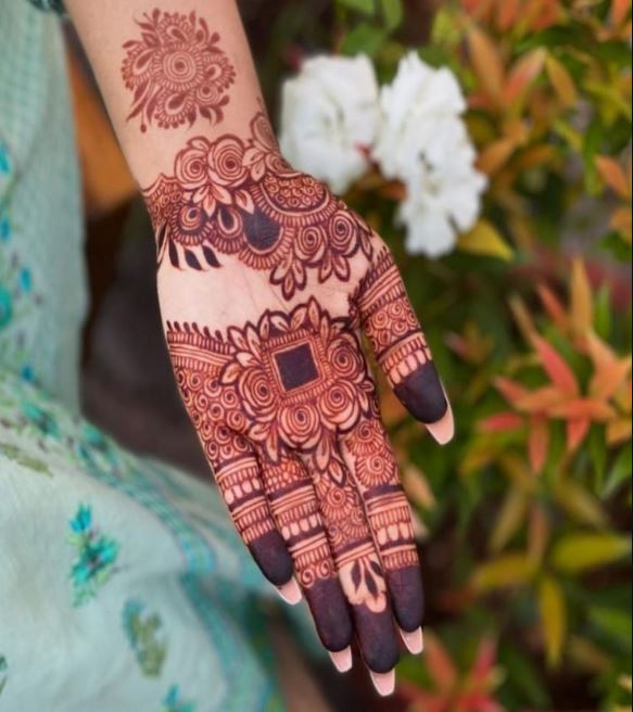 front hand simple mehndi design easy and beautiful 2025