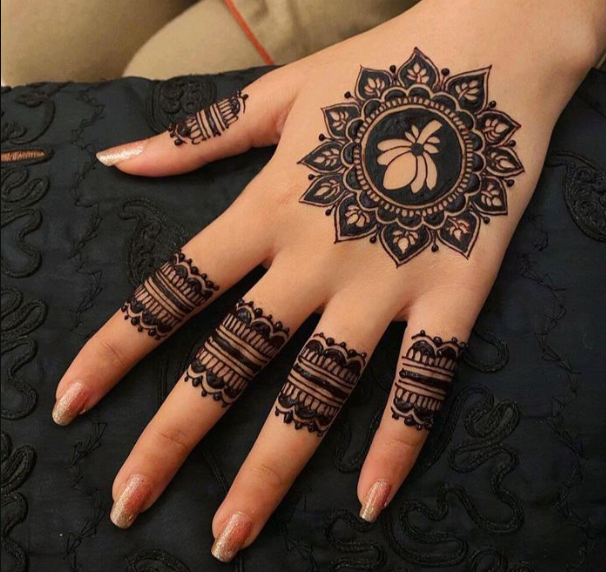New Mehndi Designs to Celebrate Independence (15 August 2025)