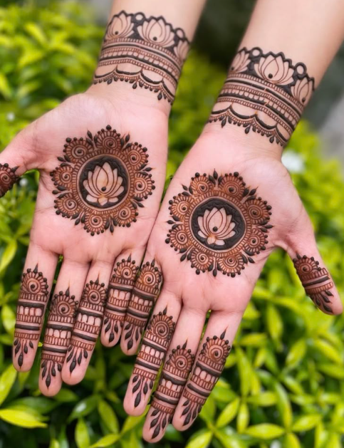 New Mehndi Designs to Celebrate Independence (15 August 2025)