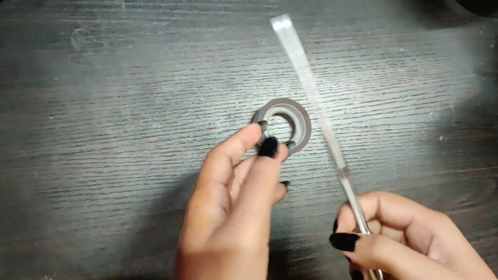 Securing mehndi cone with tape