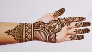Simple Mehndi Designs for Beginners (Easy & Beautiful)